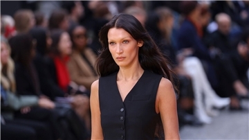 Bella Hadid, Model aus den USA, auf den Pret-a-porter-Schauen in Paris 2022. Momentan ist sie auf keinem Laufsteg mehr zu sehen.