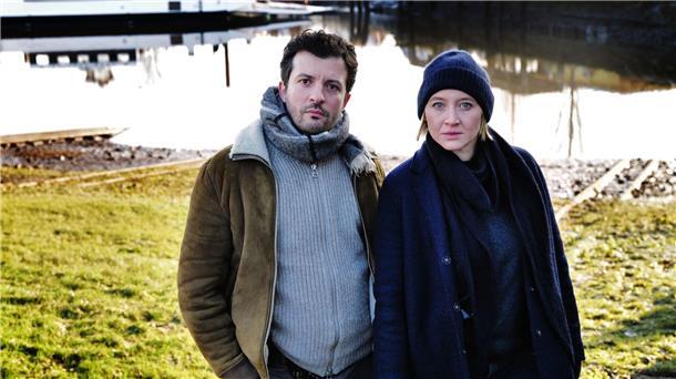 Freundinnen für immer: „Solo für Weiss - Tödliche Wahl“ Ben Salawi (Camill Jammal) und seine Kollegin Nora Weiss (Anna Maria Mühe) ermitteln. Szene des Films „Solo für Weiss: Tödliche Wahl“. Der Krimi läuft am 04.11. im ZDF.