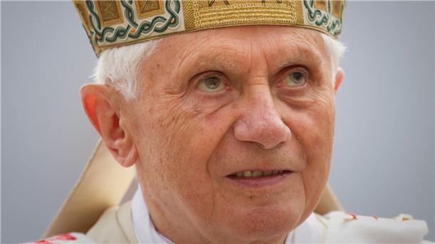 Benedikt XVI. 2011 auf dem Petersplatz. Der emeritierte Papst ist im Alter von 95 Jahren gestorben.