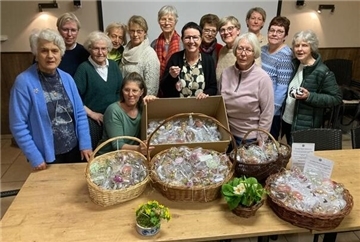 Benefiz-Aktion: Der Service Club Inner Wheel verkauft wieder Ostereier. Im Inneren steckt ein Los.