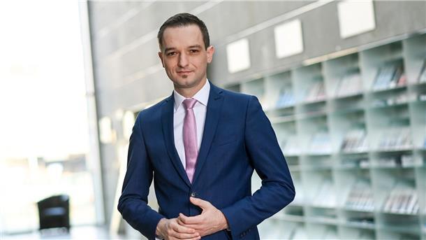 Staatssekretär: Bürokratie-Entlastung gegen Rezession Benjamin Strasser (FDP), Parlamentarischer Staatssekretär, ist für einen Bürokratieabbau im Kampf gegen die Rezession.
