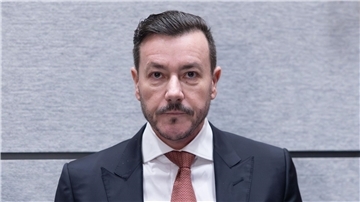 Benko-Prozess unter großem Medien-Interesse gestartet. 