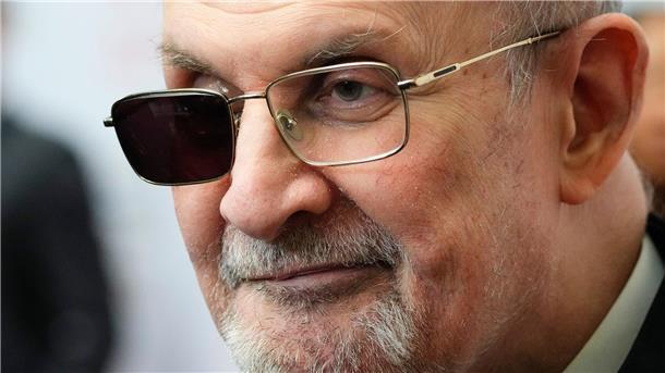 Friedenspreis für Salman Rushdie Bereits 2007 wurde Salman Rushdie in Anerkennung seines Lebenswerks in Großbritannien zum Ritter geschlagen.