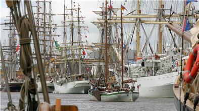Bereits 2008 fand in Bremerhaven eine „Lütte Sail“ statt. Daran will der Oberbürgermeister im kommenden Jahr anknüpfen.