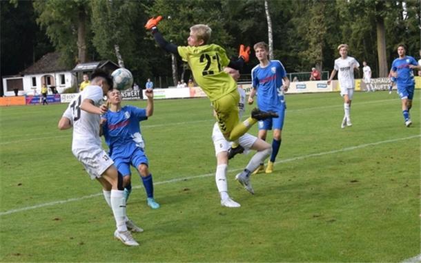 Bereits in der ersten Hälfte gab es im Strafraum der Braunschweiger ständig Turbulenzen, nach der Pause fielen dann vier weitere Tore.