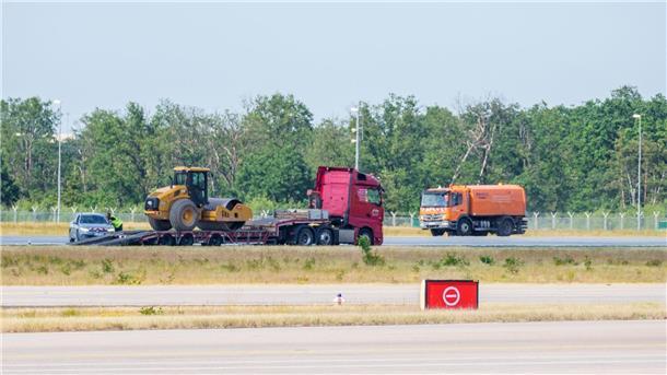 Flughafen Frankfurt schließt kurzzeitig sanierte Landebahn Bereits nach wenigen Betriebsstunden musste eine frisch sanierte Landebahn auf dem Frankfurter Flughafen kurzzeitig wieder geschlossen werden.
