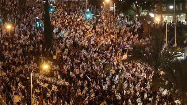 Bereits vor rund einer Woche gingen Tausende Menschen in Tel Aviv aus Protest gegen die geplante Justizreform auf die Straße.