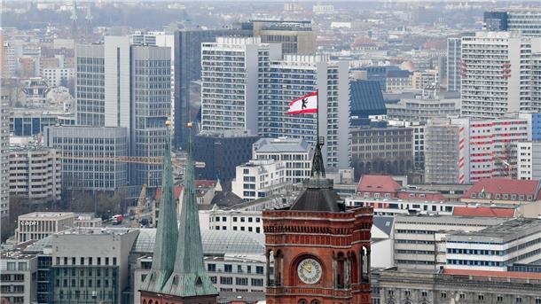 Berlin wählt am 12. Februar ein neues Landesparlament weil die letzte Abstimmung ungültig war. Vom Ergebnis hängt ab, ob Franziska Giffey Regierende Bürgermeisterin bleibt.