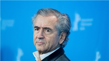 Bernard-Henri Lévy weiß sich in Szene zu setzen.