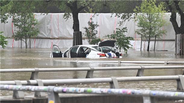 Tropensturm „Beryl“ zieht durch Texas - Mindestens vier Tote „Beryl“ hat für Überflutungen gesorgt, viele Menschen sind ohne Strom.