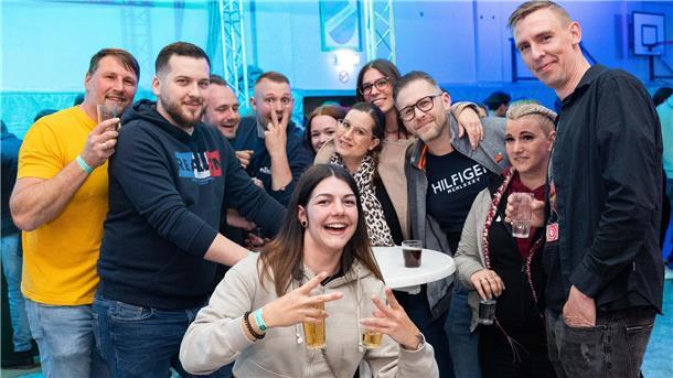 Beste Stimmung beim Tanz in den Mai in Stollhamm.