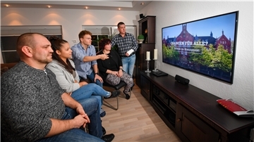 Besuch bei Familie Hempel, die mit ihrem Sohn Phil an einer Fernsehproduktion teilgenommen hat.