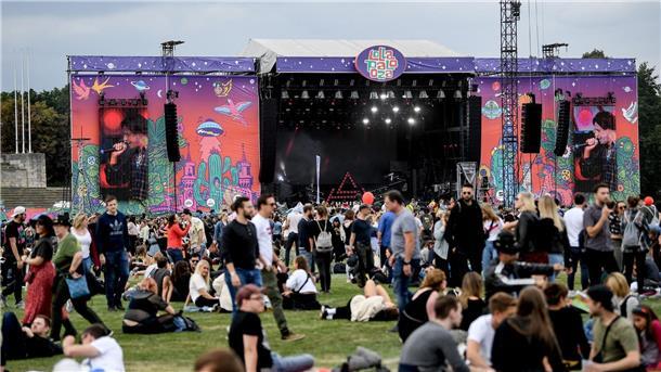 Teurer Festival-Sommer mit höheren Ticketpreise Besucher des Lollapalooza Festivals auf dem Gelände des Berliner Olympiastadions.