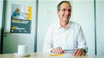 Betriebsratschef Eberhard Schick von SAP zu den Sparplänen des Konzerns. (Archivbild)