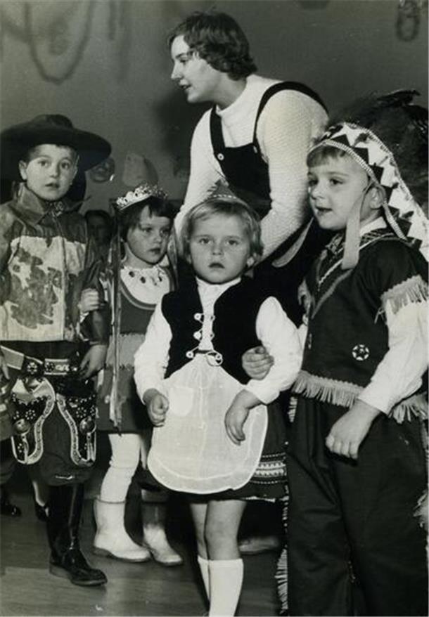 Bevor Margitta Terborg Bürgermeisterin und Bundestagsabgeordnete wurde, arbeitete sie im Kindergarten der Awo. Dort feierte sie 1960 Fasching mit den Kleinen.