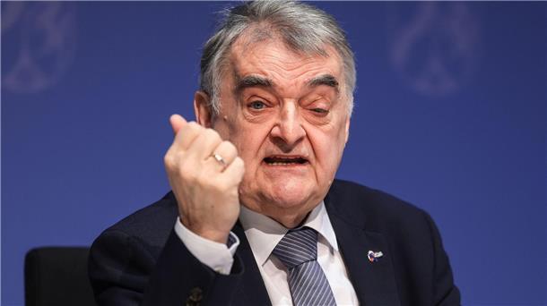 Hacker-Netzwerk enttarnt: Erste Hinweise auf Hintermänner „Bezüge und Verbindungen zum russischen Inlandsgeheimdienst FSB und der paramilitärischen Söldnertruppe Wagner“: Nordrhein-Westfalens Innenminister Herbert Reul.