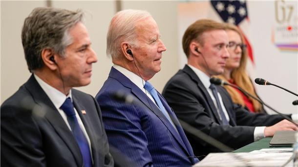 Nukleare Rüstungskontrolle: USA gehen auf Russland zu Bidens nationaler Sicherheitsberater Jake Sullivan (r) mit dem US-Präsidenten und US-Außenministern Antony Blinken (l).