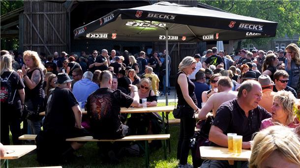 (Mit großer Bildergalerie) Harte Riffs und heiße Stimmung beim Rock House Festival