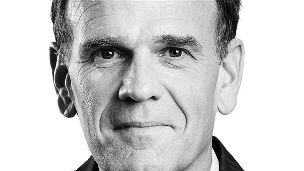 Lambrecht lädt sich schweres Gepäck auf