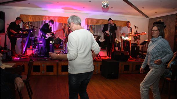 Die Band "Blancker Sound" spielte in Bokel-Kransmoor.