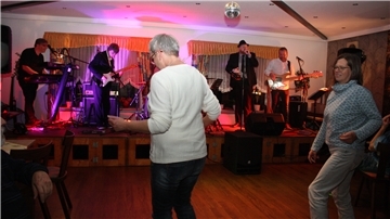 Die Band "Blancker Sound" spielte in Bokel-Kransmoor.