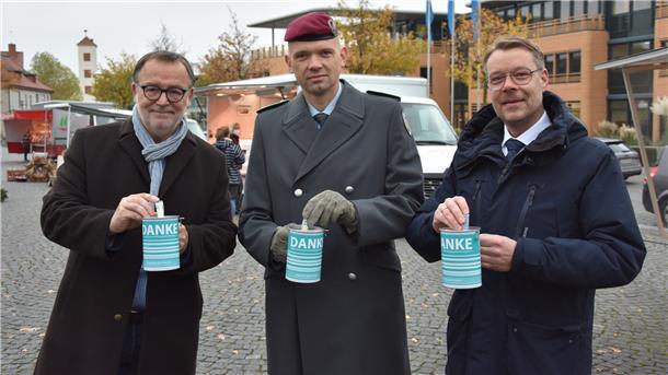 Das Foto zeigt den Auftakt der Sammelaktion. 