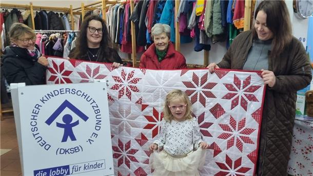 Weihnachtsmarkt Zeven: Quilt verlost