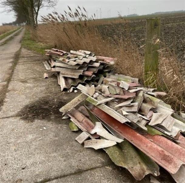 Asbesthaltigen Müll klammheimlich in Landschaft „entsorgt“