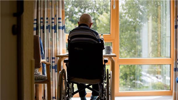 30.000 offene Stellen allein in der Altenpflege