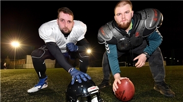 Das Football-Fieber hat sie gepackt