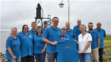Förderverein Obereversand: Volksbank gibt 1.000 Euro für neue T-Shirts