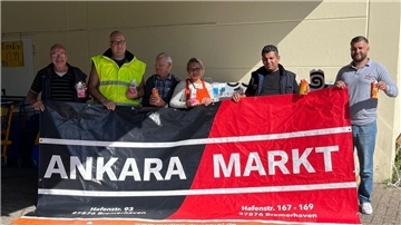 Ankara Markt spendet der Tafel jede Menge Eistee