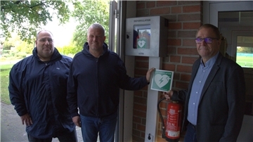 Neuer Defibrillator am Sportlerheim Appeln