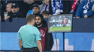 NZ-Kommentar: Schafft den Videobeweis beim Fußball ab!