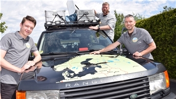 Mit dem Jeep geht’s um die Ostsee