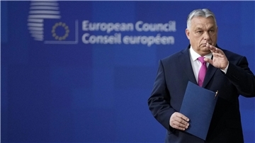 Ungarns Ministerpräsident hat die geplanten Milliardenhilfen der EU mit seinem Veto zunächst blockiert. Die EU hofft jetzt auf eine Einigung mit dem nationalistisch orientierten Regierungschef im Januar.