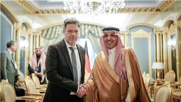 Bundeswirtschaftsminister Robert Habeck wird vom saudischen Finanzminister Mohammed al-Dschadan in Riad empfangen.