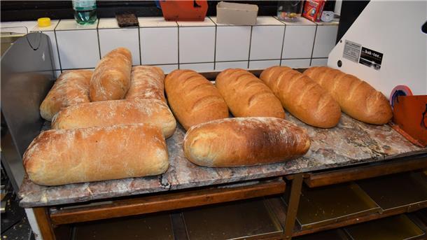 Brot aus eigener Herstellung - Miroslaw Stawarz aus Köhlen hat den Beruf des Bäckers mit Leidenschaft ausgeübt. Doch das Geschäft rechnet sich nicht mehr. 