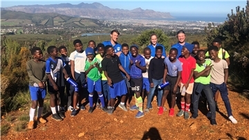 Kapstadt-Kids mit Ballgefühl und viel „bafana bafana“