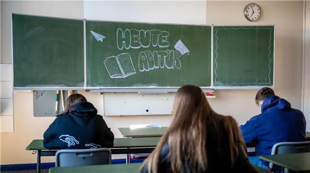 Kommentar: Richtige Entscheidung nach der Abi-Panne Kommentar: Richtige Entscheidung nach der Abi-Panne