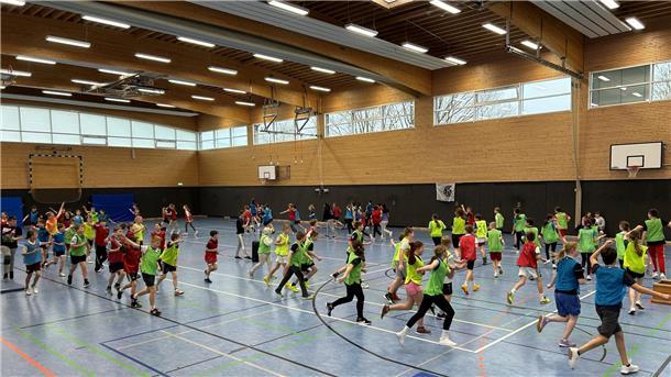 Die Gruppe, die für die DRK Familienhilfe im Kreis Bremervörde kämpfte errang den ersten Preis, zweiter Turniersieger wurden die Schülerinnen und Schüler des Freibettfonds des Rotenburger Klinikums. Die Schüler der Gruppe für den Nabu Kreisverband Bremervörde erkämpften den dritten Rang und die Kinder für den Kinderschutzbund OV Zeven erhielten den 4. Platz. Insgesamt eine gute Stimmung, ein sehr zufriedener Organisator Jan Zimmermann vom Kiwanis Club Oste-Wümme, engagierte Lehrerinnen und Lehre