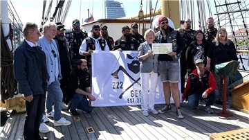 Spendenübergabe der "Bearded Bad Boys" an den Verein Sonnenblume