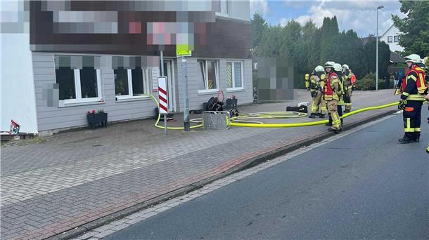 Feuerwehr löscht Brand in Imbiss in Jaderberg Feuerwehr löscht Brand in Imbiss in Jaderberg