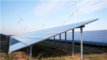 Solarpark und Windräder