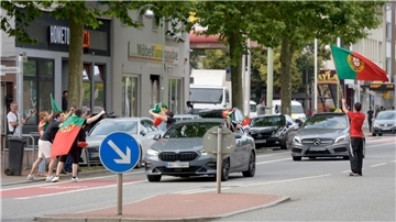 Portugiesen feiern Sieg mit Autokorso in Bremerhaven 