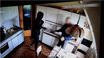 Einbrecher in der Küche