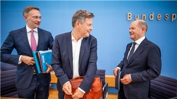 Lange hatten sie miteinander gerungen, am Ende präsentierten Bundesfinanzminister Christian Lindner (FDP), Bundeswirtschaftsminister Robert Habeck (Grüne) und Bundeskanzler Olaf Scholz (SPD) den Haushaltsentwurf für 2025