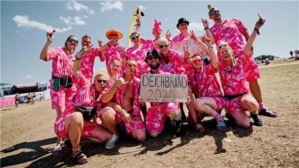 Festwochenende in untypischer Uniform Selsinger Schützen auf dem Deichbrand-Festival