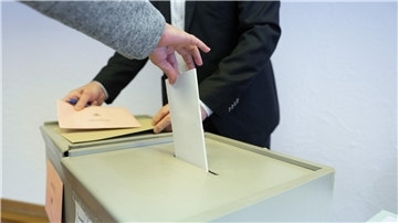 Kommentar: Ein Drittel gegen die Demokratie