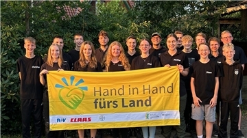 Landjugend Breddorf wettet mit Marco Mohrmann